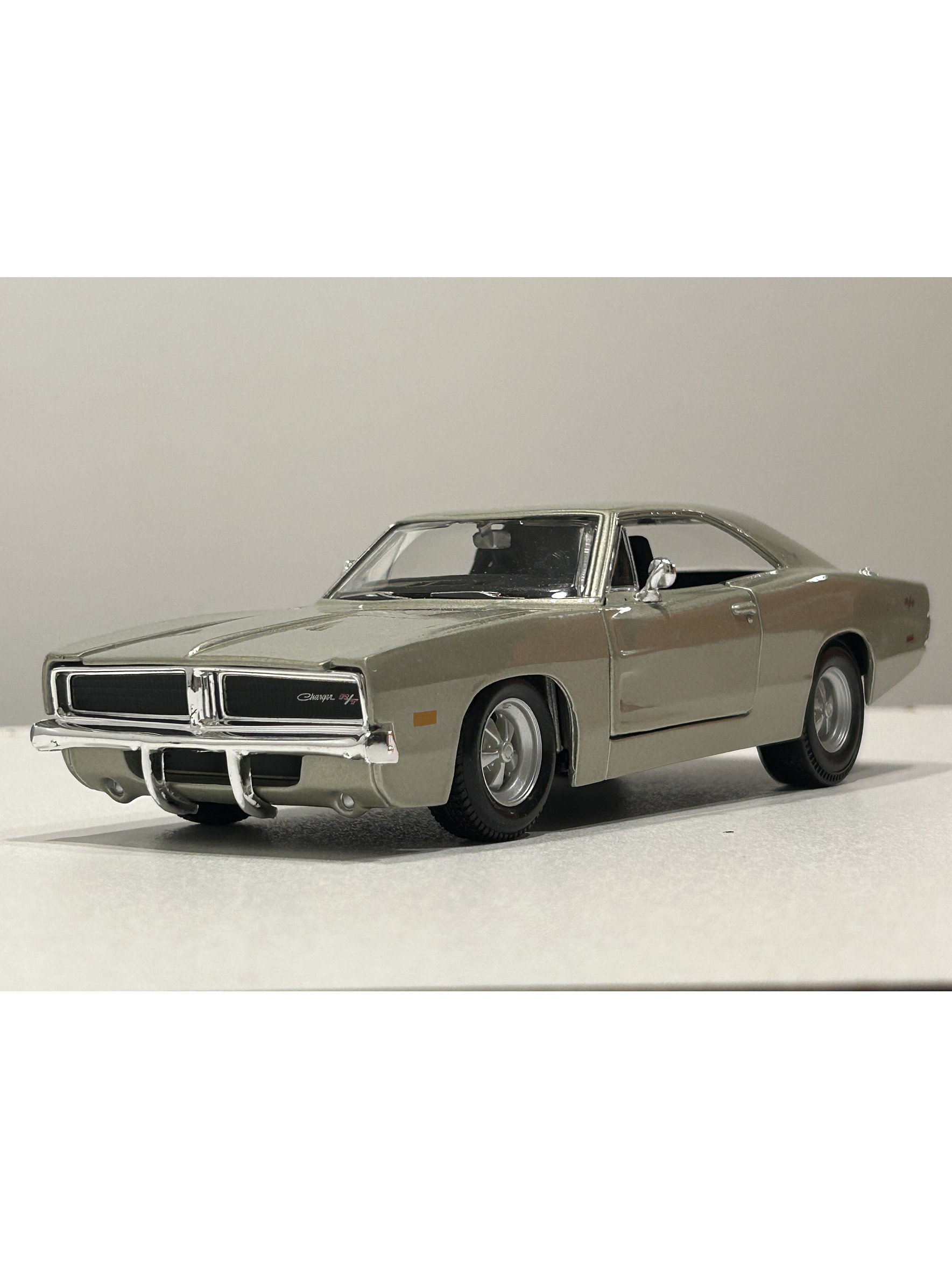 Dodge Charger R/T 1969 – Modelo a Escala 1:25 - Maisto Special Editions - Diecast Coleccionable 2