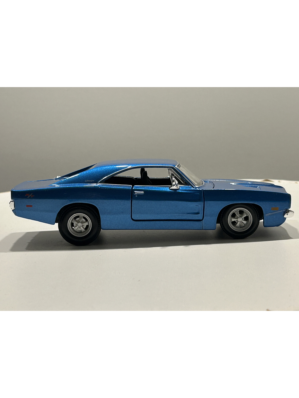 Dodge Charger R/T 1969 – Modelo a Escala 1:25 - Maisto Special Editions - Diecast Coleccionable 16