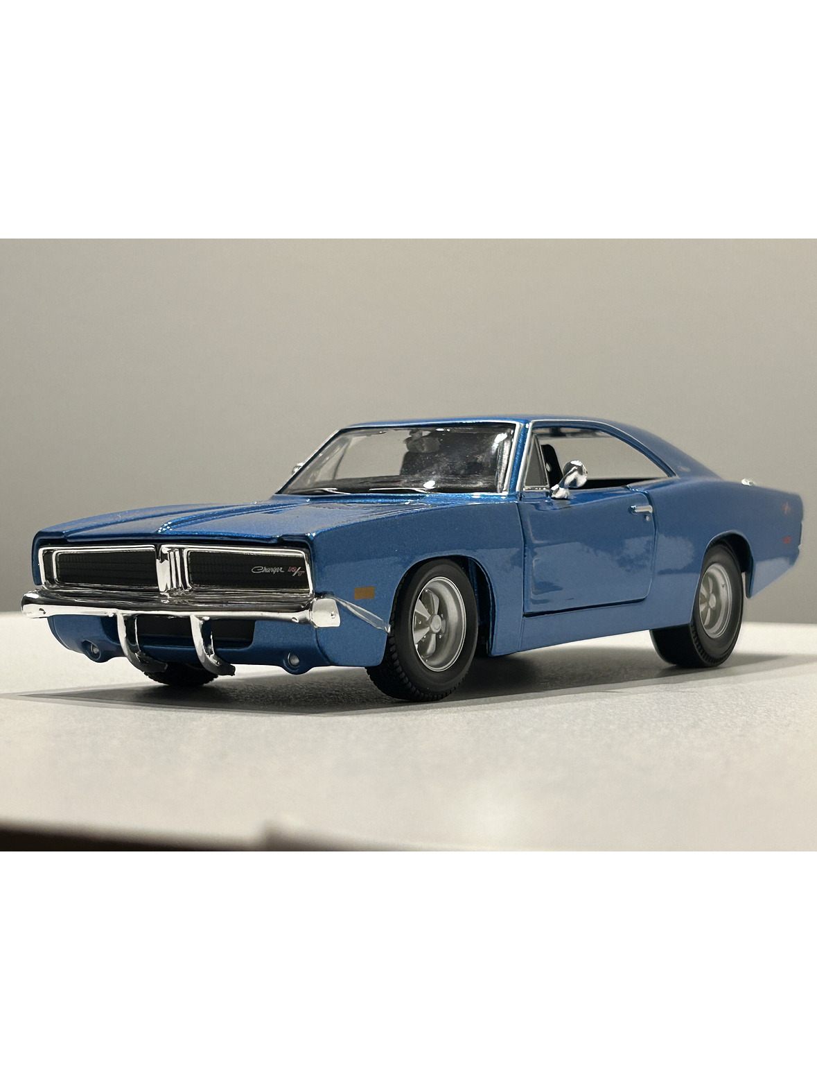 Dodge Charger R/T 1969 – Modelo a Escala 1:25 - Maisto Special Editions - Diecast Coleccionable 11