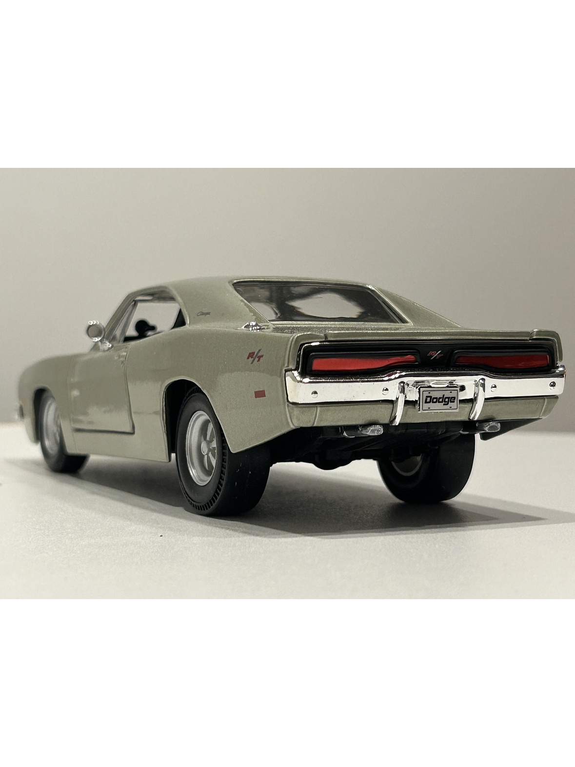Dodge Charger R/T 1969 – Modelo a Escala 1:25 - Maisto Special Editions - Diecast Coleccionable 8
