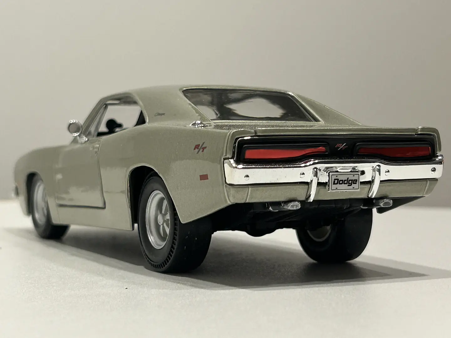 Auto Dodge Charger R/T 1969 | Maisto Escala 1:25 8