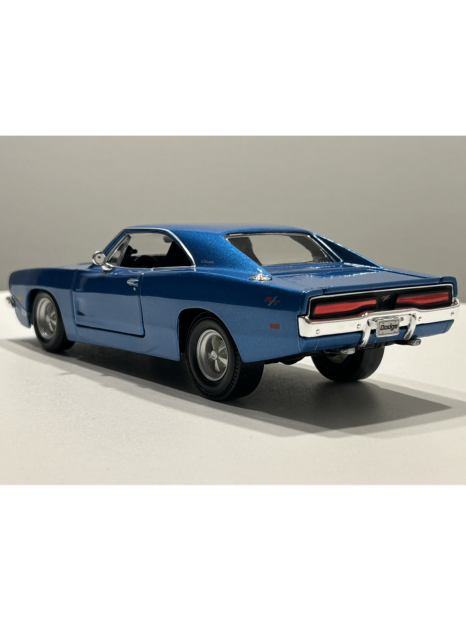 Dodge Charger R/T 1969 – Modelo a Escala 1:25 - Maisto Special Editions - Diecast Coleccionable 18