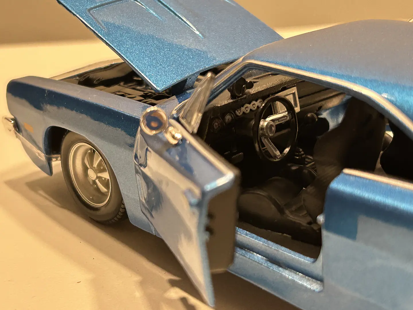 Auto Dodge Charger R/T 1969 | Maisto Escala 1:25 15