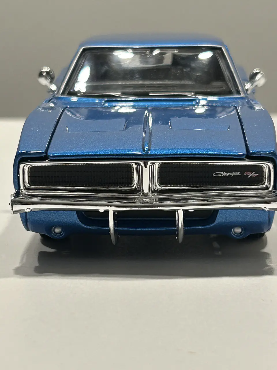 Dodge Charger R/T 1969 – Modelo a Escala 1:25 Maisto Diecast