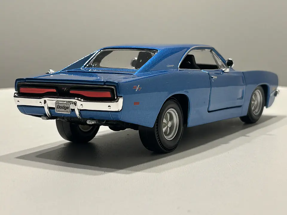 Dodge Charger R/T 1969 – Modelo a Escala 1:25 Maisto Diecast