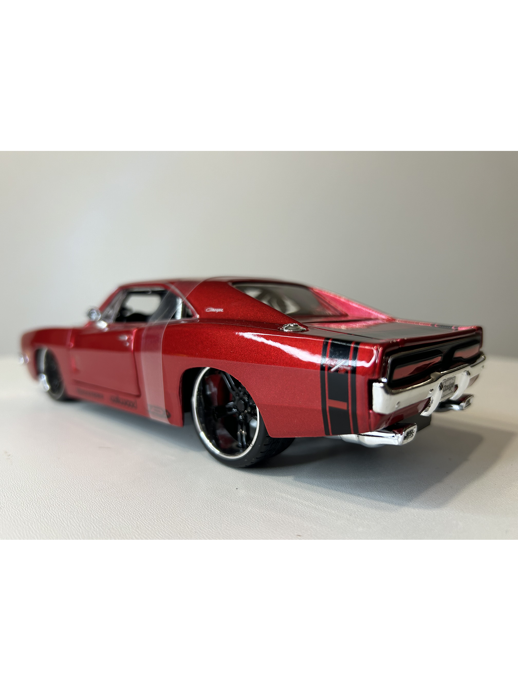 Dodge Charger R/T 1969 – Modelo a Escala 1:25 - Maisto Special Editions - Diecast Coleccionable 30