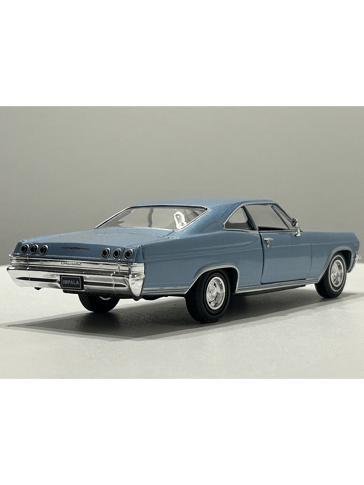 Chevrolet Impala SS 396 1965 – Modelo a Escala 1:24 Welly Diecast Coleccionable 7