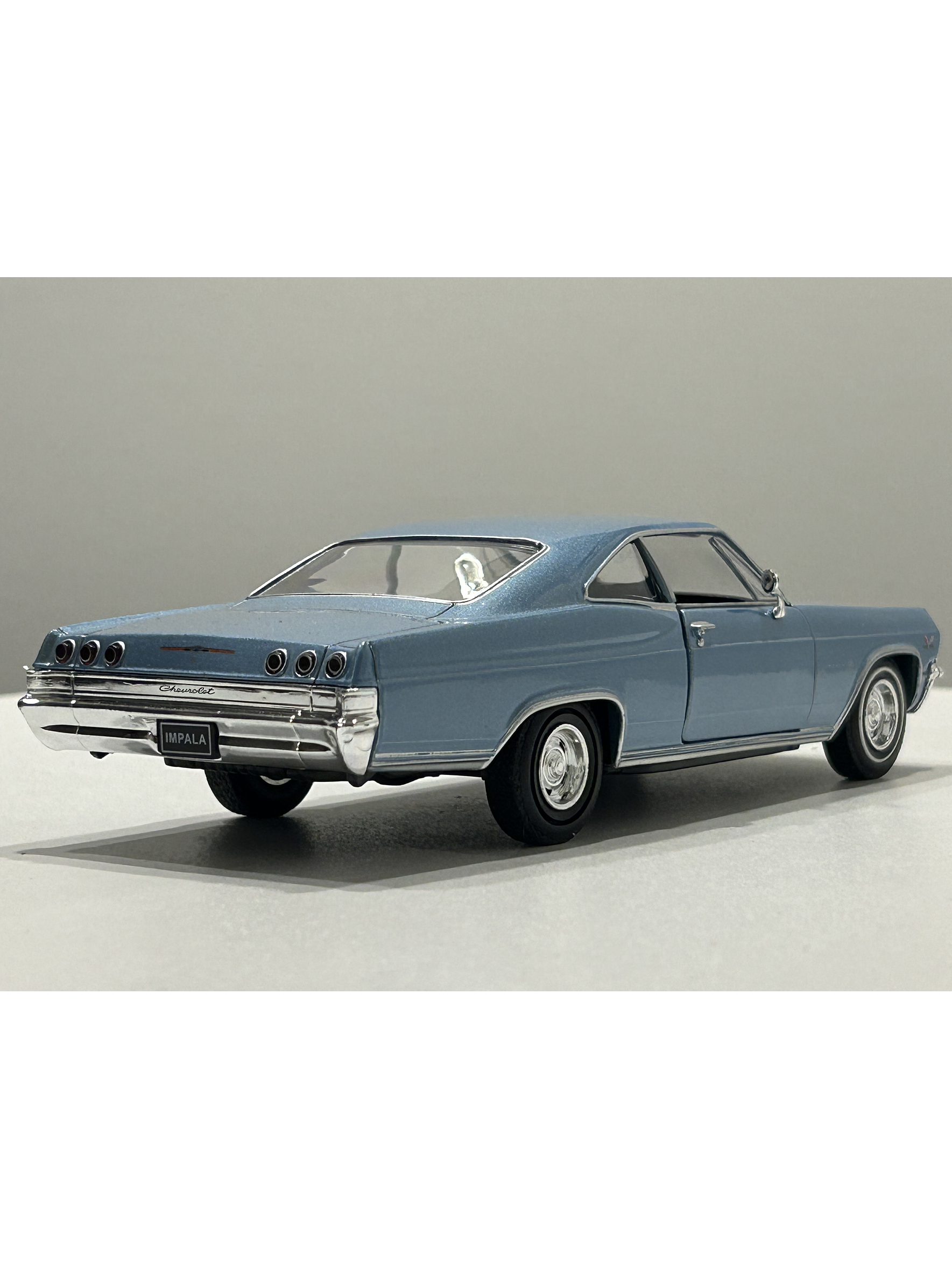 Chevrolet Impala SS 396 1965 – Modelo a Escala 1:24 Welly Diecast Coleccionable 7