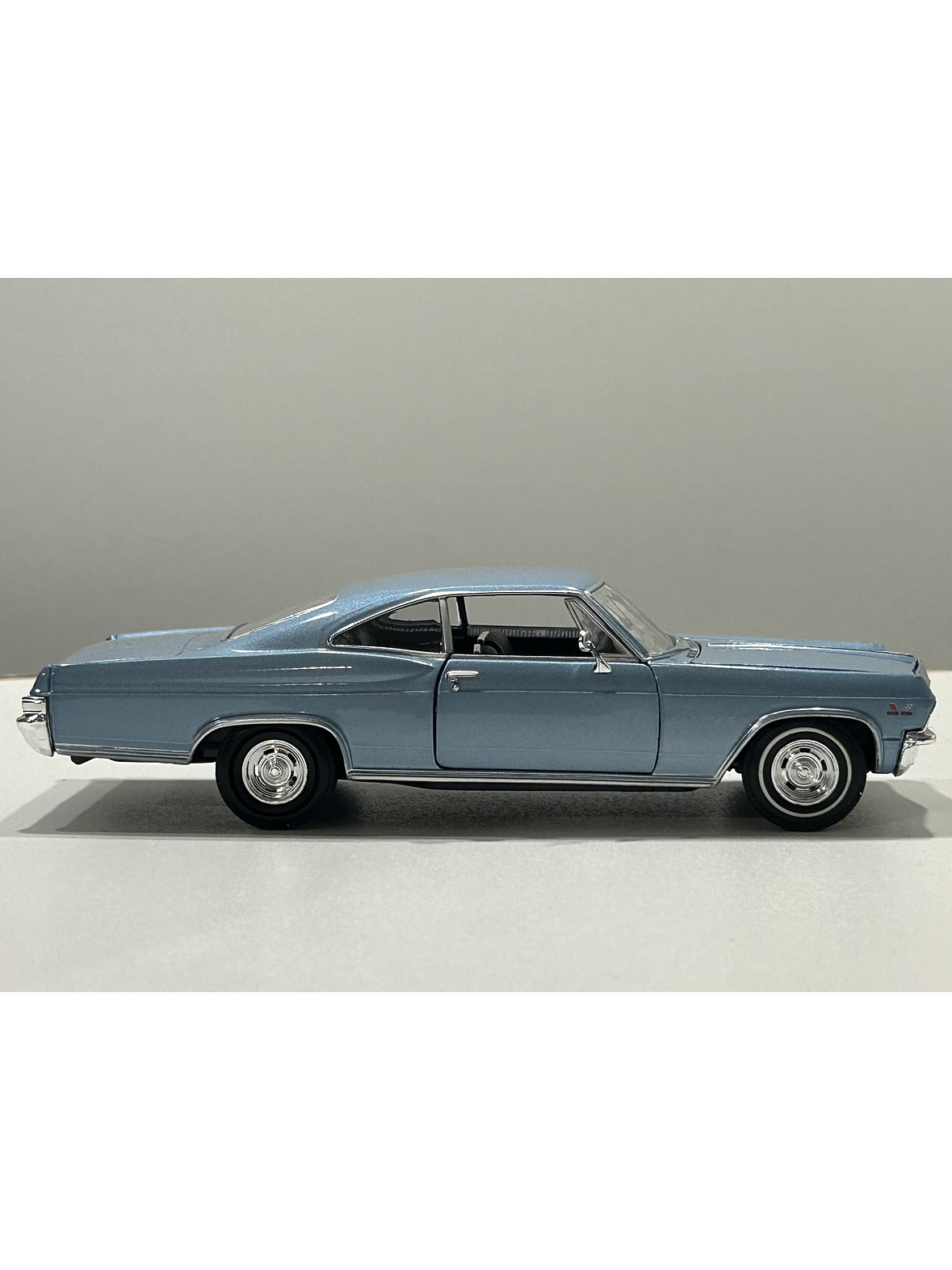 Chevrolet Impala SS 396 1965 – Modelo a Escala 1:24 Welly Diecast Coleccionable 6