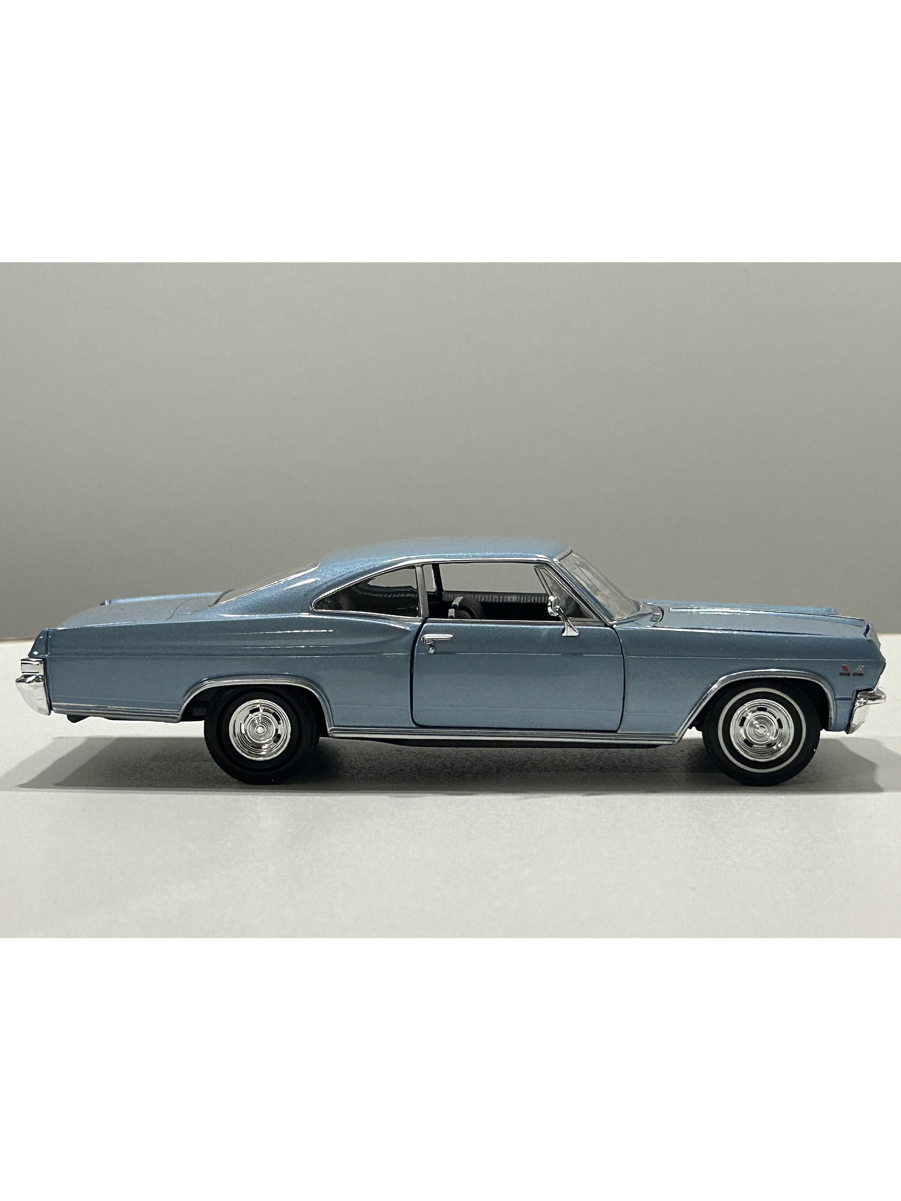 Chevrolet Impala SS 396 1965 – Modelo a Escala 1:24 Welly Diecast Coleccionable 6