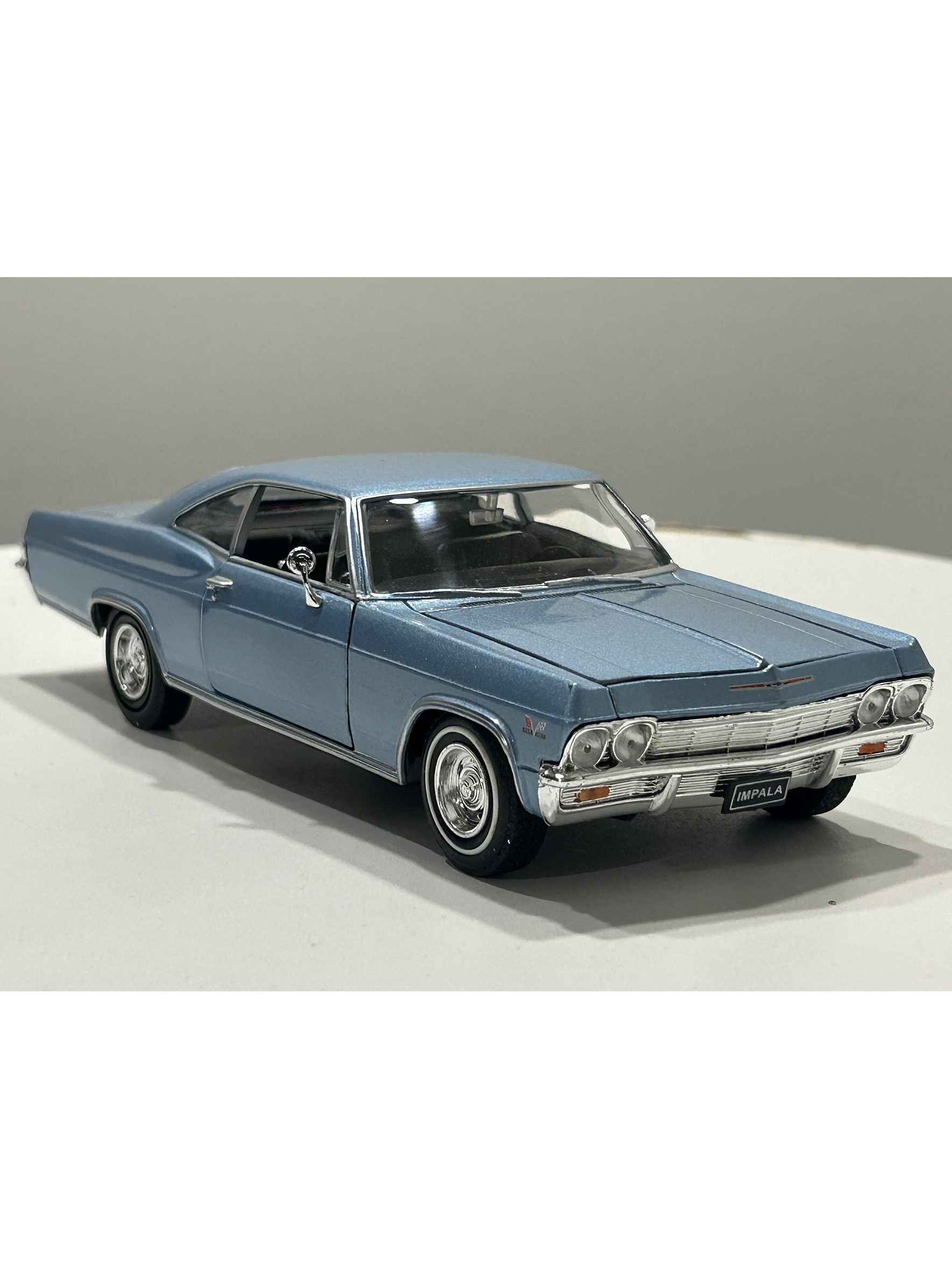 Chevrolet Impala SS 396 1965 – Modelo a Escala 1:24 Welly Diecast Coleccionable 3