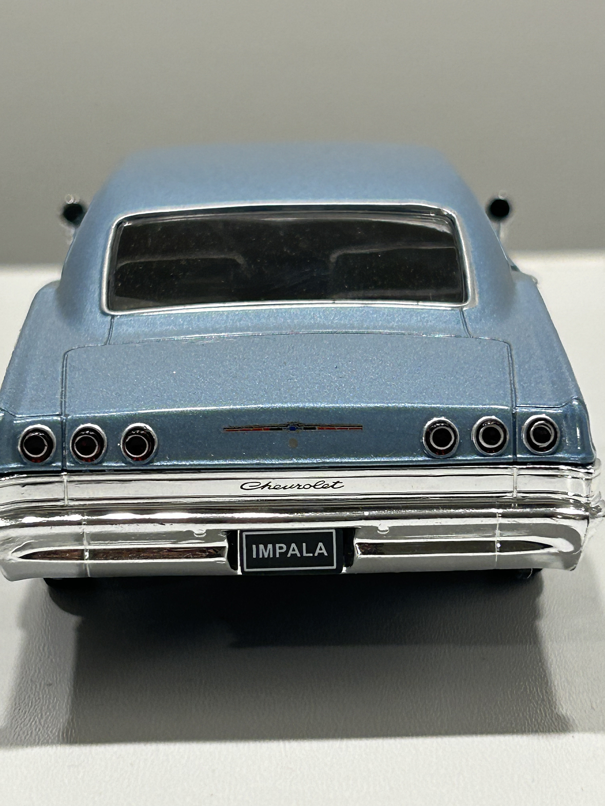 Chevrolet Impala SS 396 1965 – Modelo a Escala 1:24 Welly Diecast Coleccionable 8