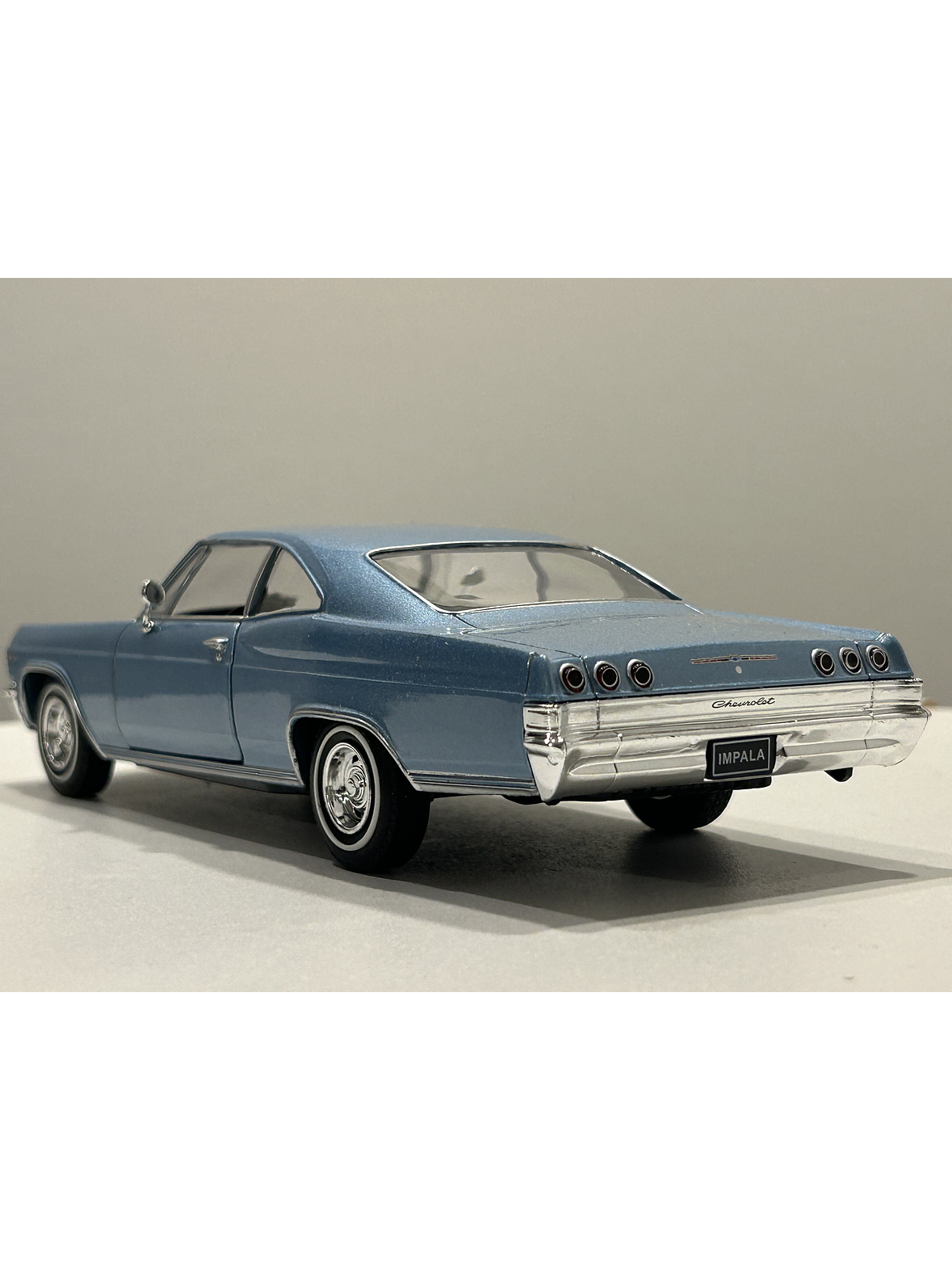 Chevrolet Impala SS 396 1965 – Modelo a Escala 1:24 Welly Diecast Coleccionable 9