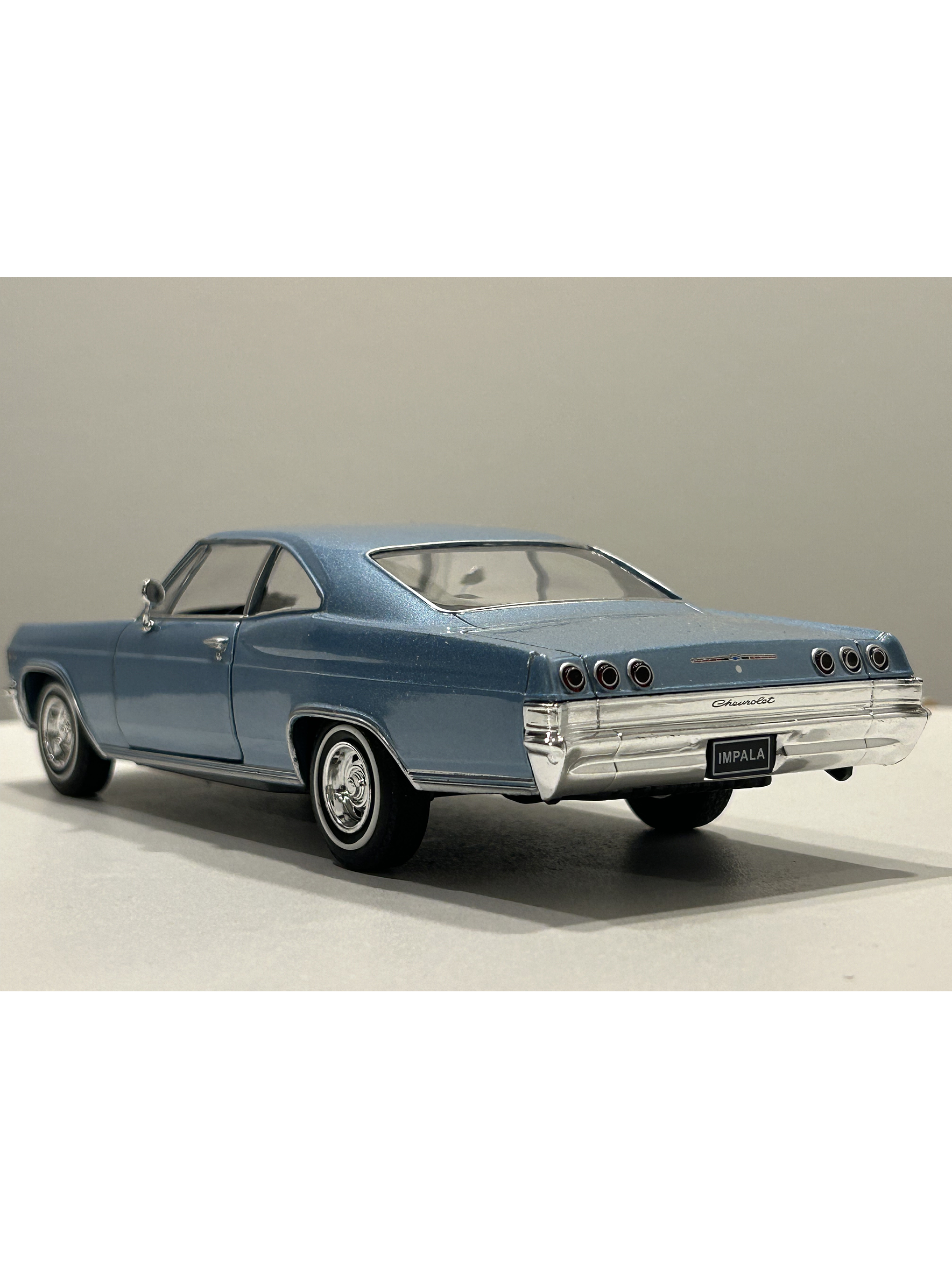 Chevrolet Impala SS 396 1965 – Modelo a Escala 1:24 Welly Diecast Coleccionable 9