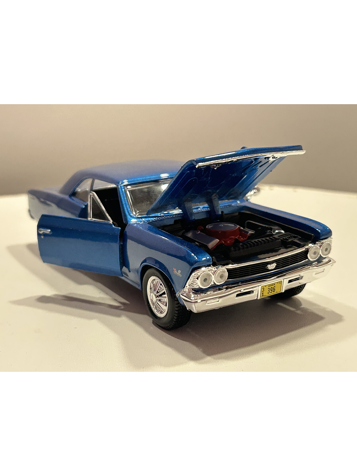 Chevrolet Chevelle SS 396 1966 – Modelo a Escala 1:24 Maisto Diecast Coleccionable 4