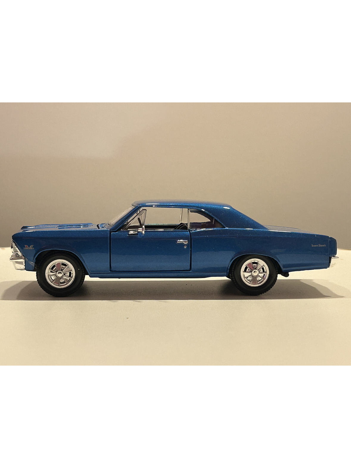 Chevrolet Chevelle SS 396 1966 – Modelo a Escala 1:24 Maisto Diecast Coleccionable 10