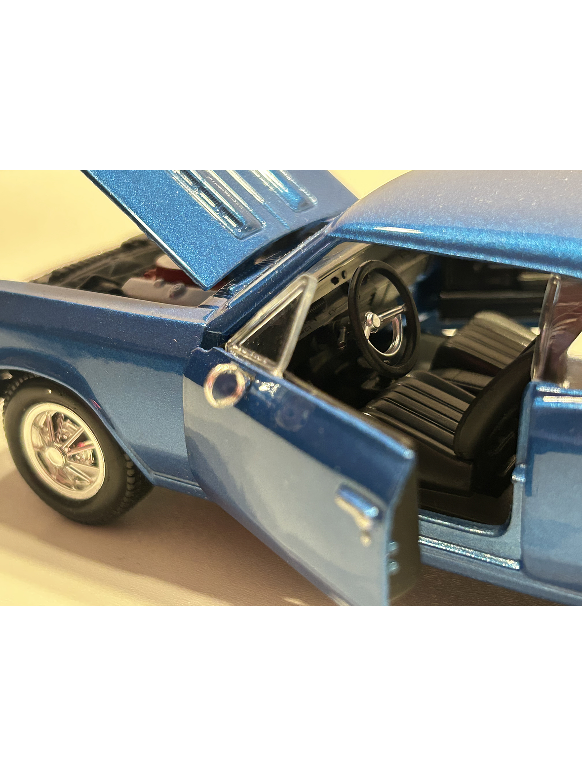 Chevrolet Chevelle SS 396 1966 – Modelo a Escala 1:24 Maisto Diecast Coleccionable 5