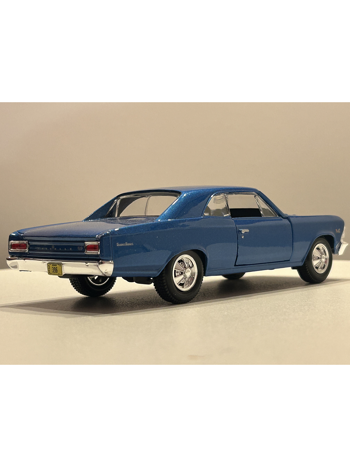 Chevrolet Chevelle SS 396 1966 – Modelo a Escala 1:24 Maisto Diecast Coleccionable 7