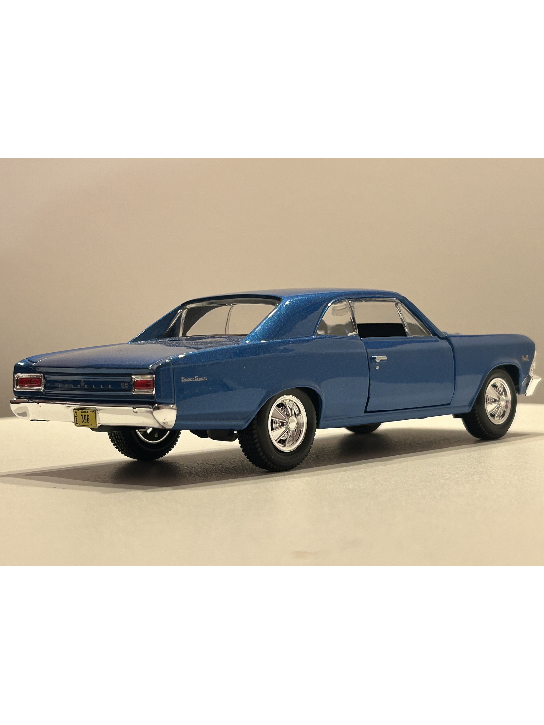 Chevrolet Chevelle SS 396 1966 – Modelo a Escala 1:24 Maisto Diecast Coleccionable 7