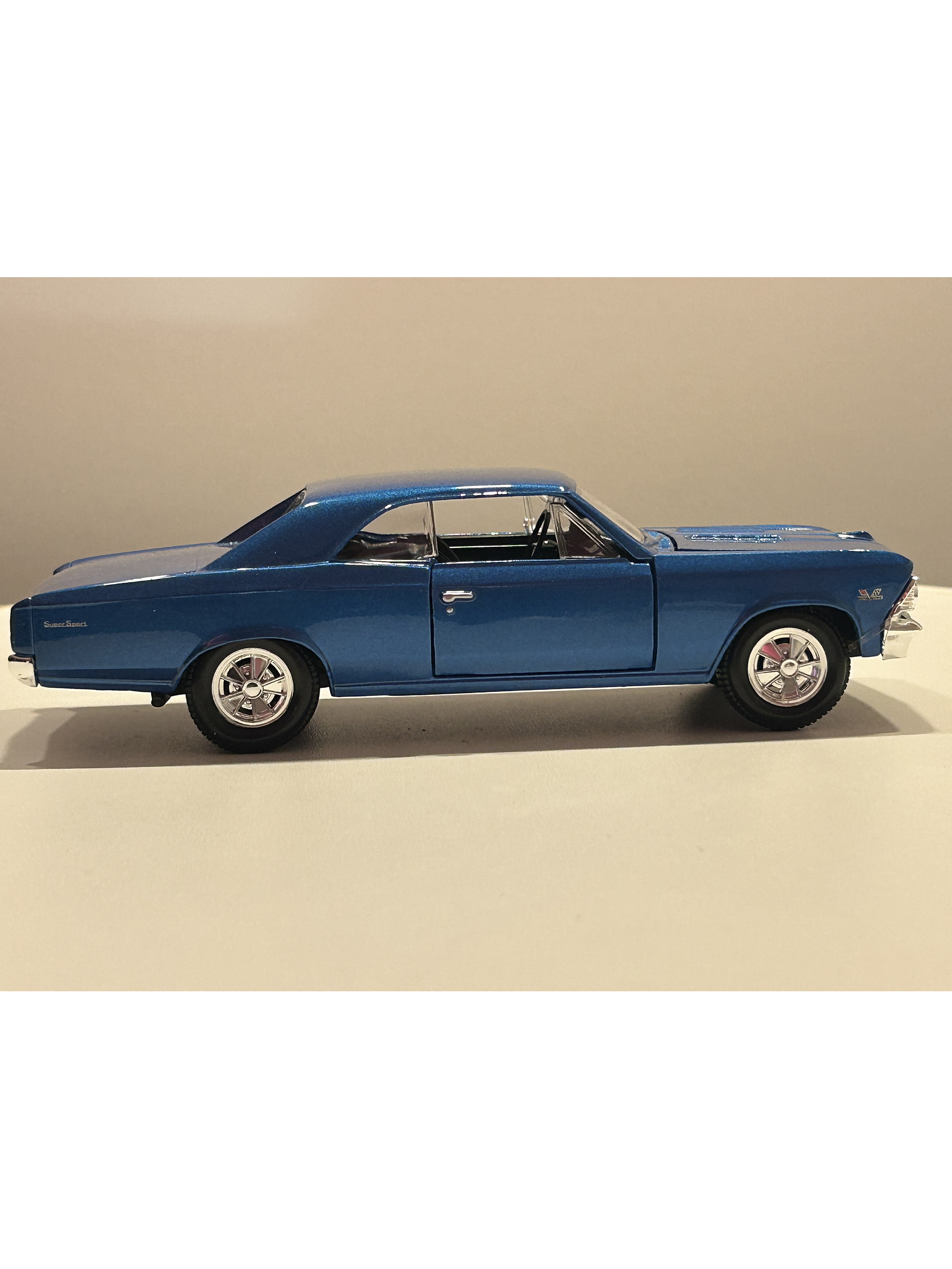 Chevrolet Chevelle SS 396 1966 – Modelo a Escala 1:24 Maisto Diecast Coleccionable 6