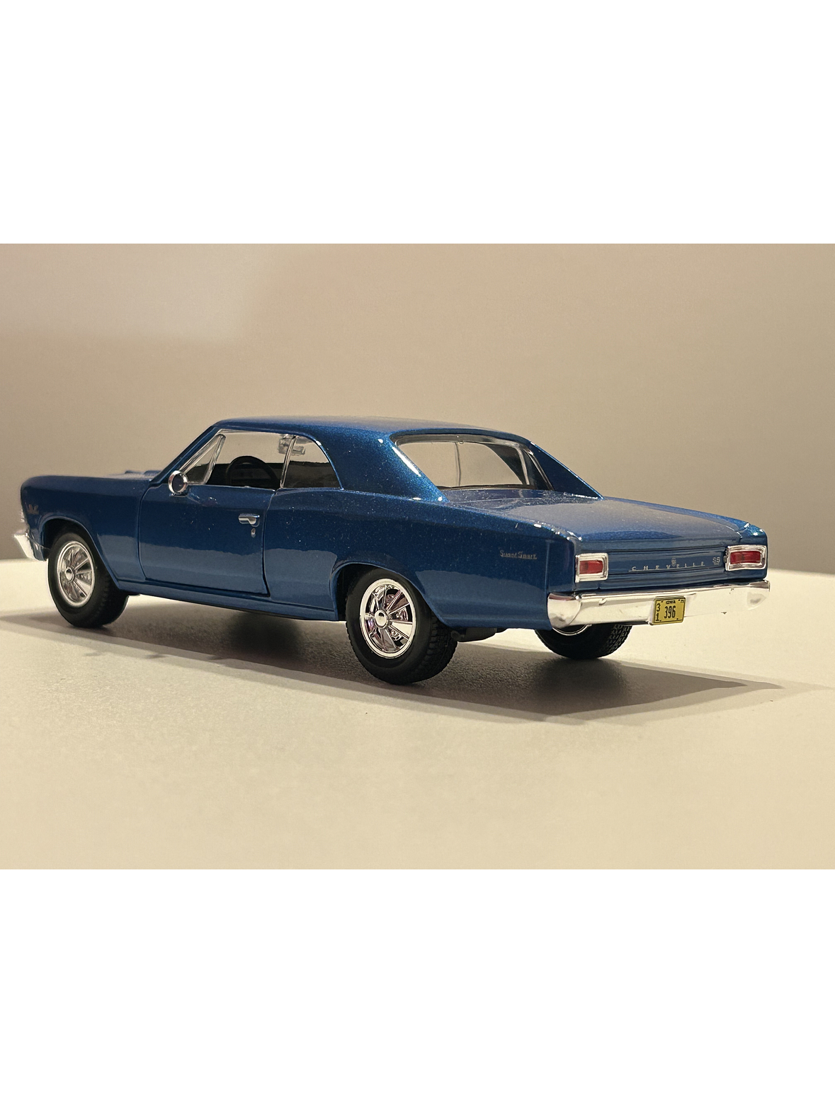 Chevrolet Chevelle SS 396 1966 – Modelo a Escala 1:24 Maisto Diecast Coleccionable 9