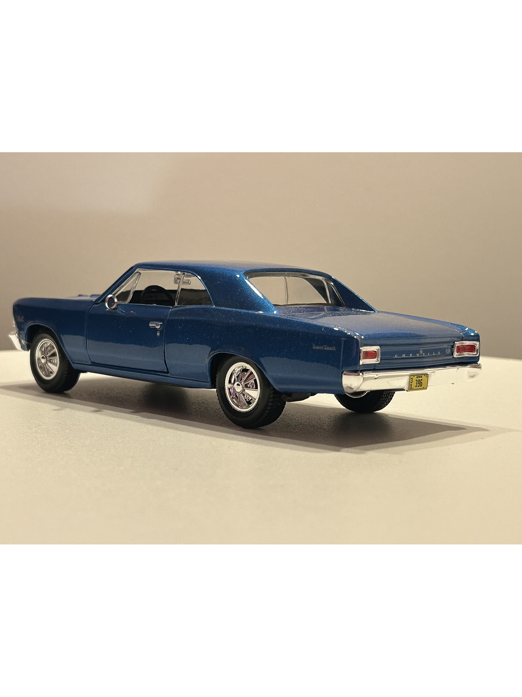 Chevrolet Chevelle SS 396 1966 – Modelo a Escala 1:24 Maisto Diecast Coleccionable 9