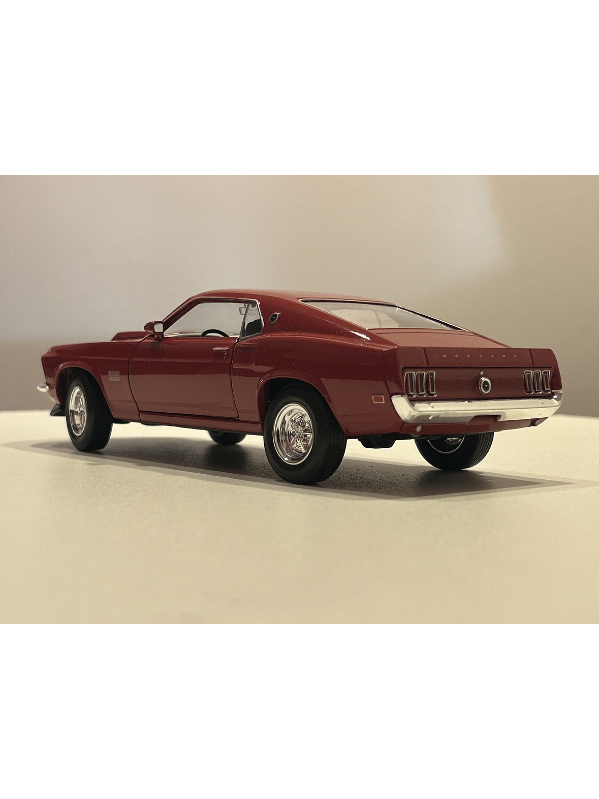 Ford Mustang Boss 429 1969 – Modelo a Escala 1:24 Welly Diecast Coleccionable 7