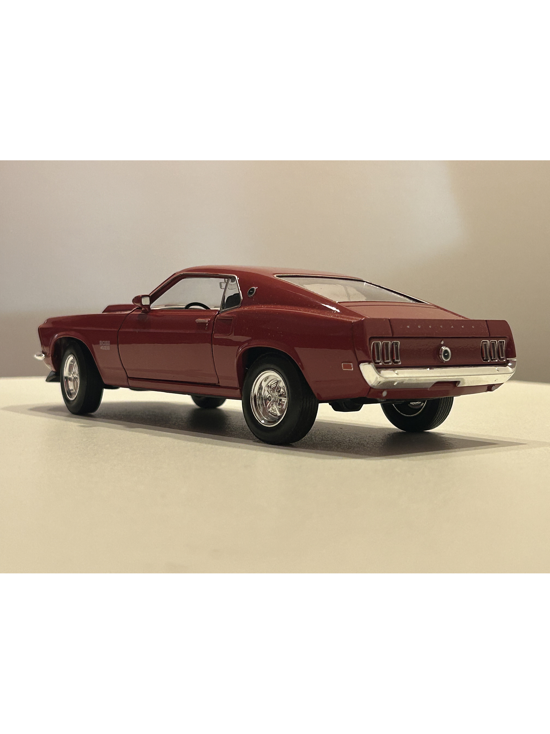 Ford Mustang Boss 429 1969 – Modelo a Escala 1:24 Welly Diecast Coleccionable 7