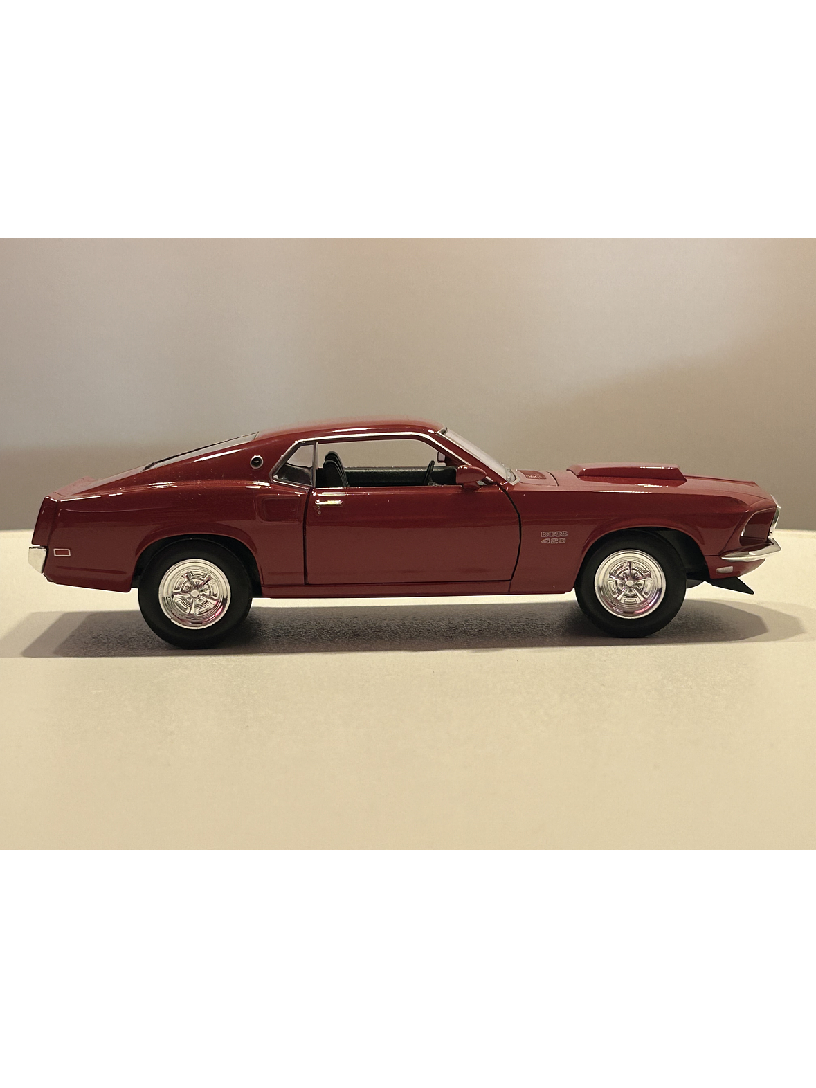 Ford Mustang Boss 429 1969 – Modelo a Escala 1:24 Welly Diecast Coleccionable 10