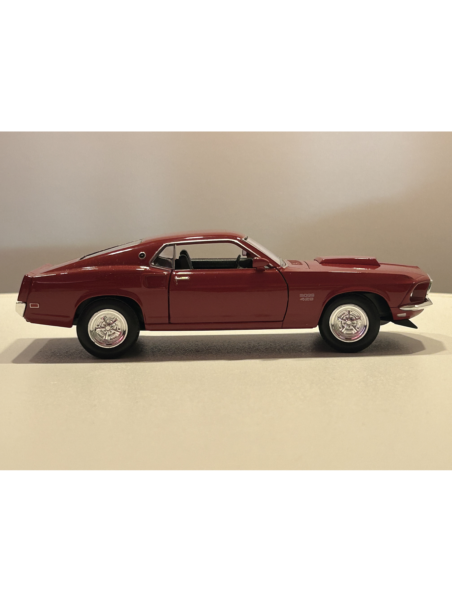 Ford Mustang Boss 429 1969 – Modelo a Escala 1:24 Welly Diecast Coleccionable 10