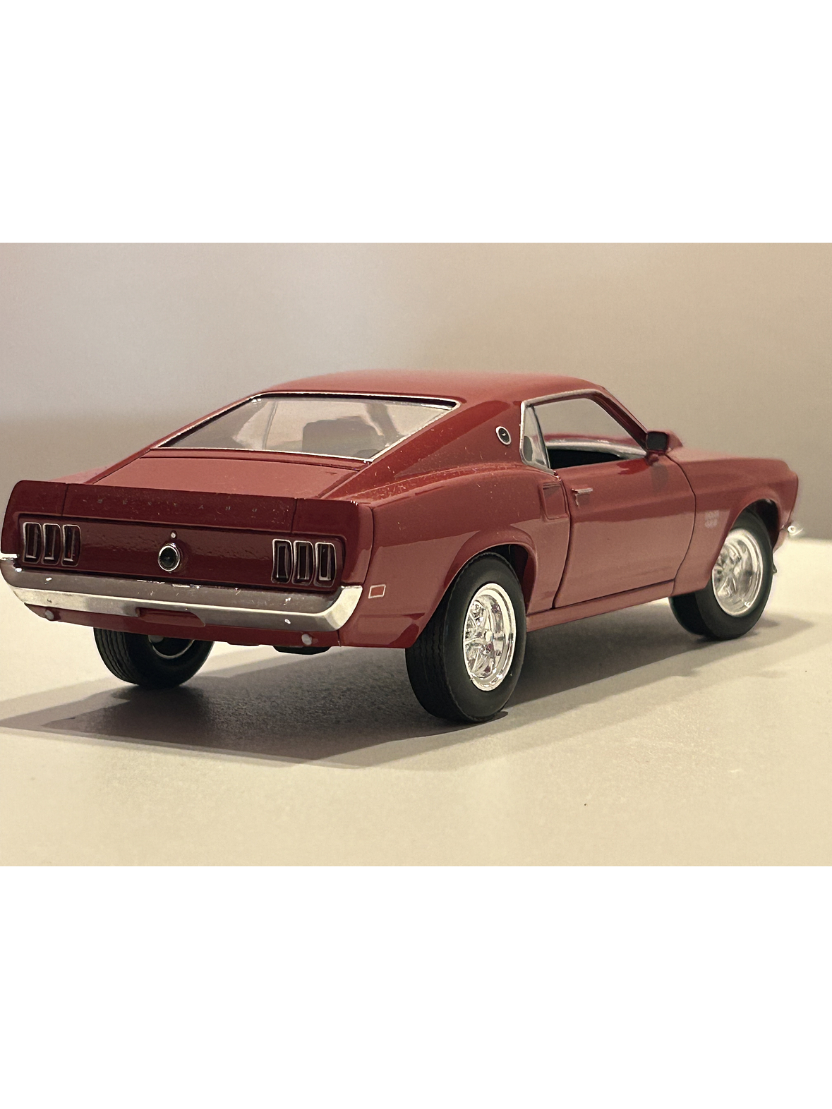 Ford Mustang Boss 429 1969 – Modelo a Escala 1:24 Welly Diecast Coleccionable 9