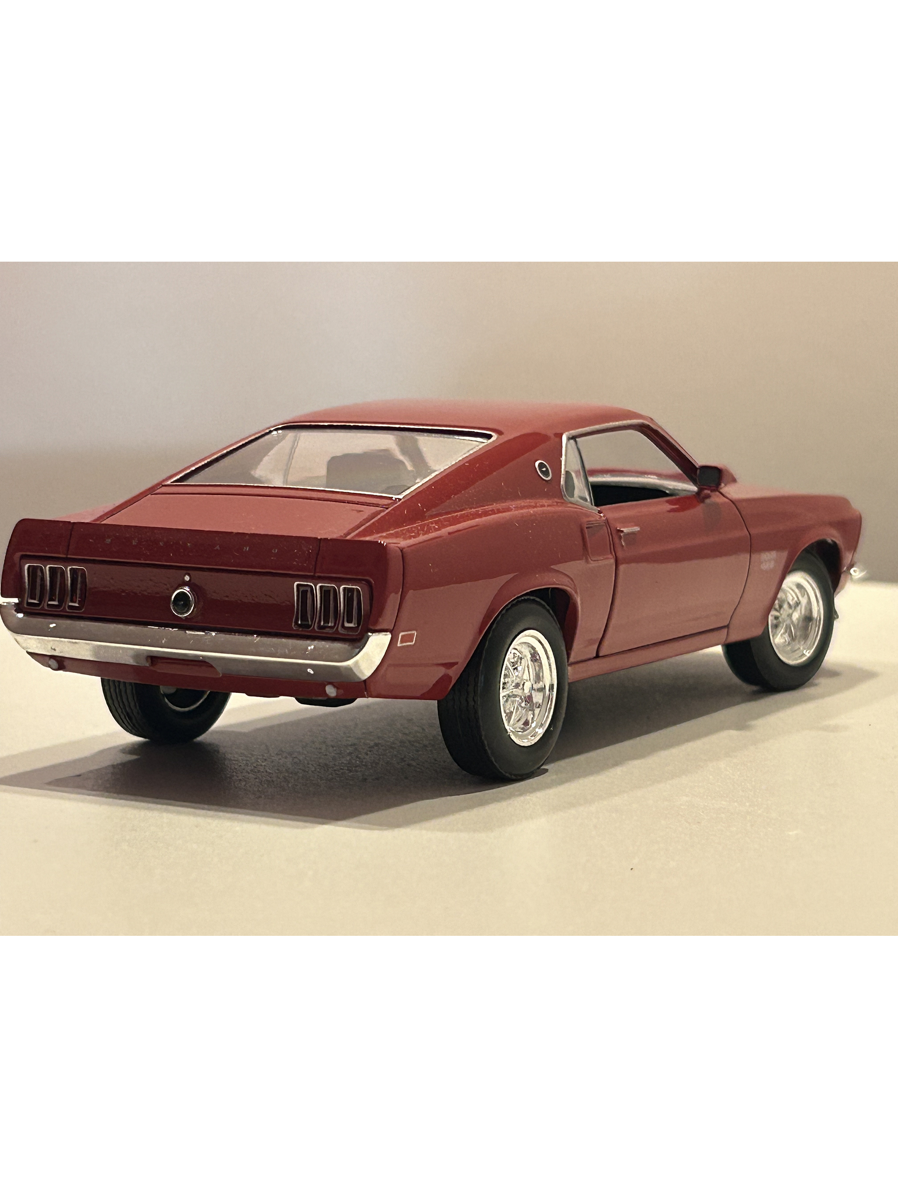 Ford Mustang Boss 429 1969 – Modelo a Escala 1:24 Welly Diecast Coleccionable 9