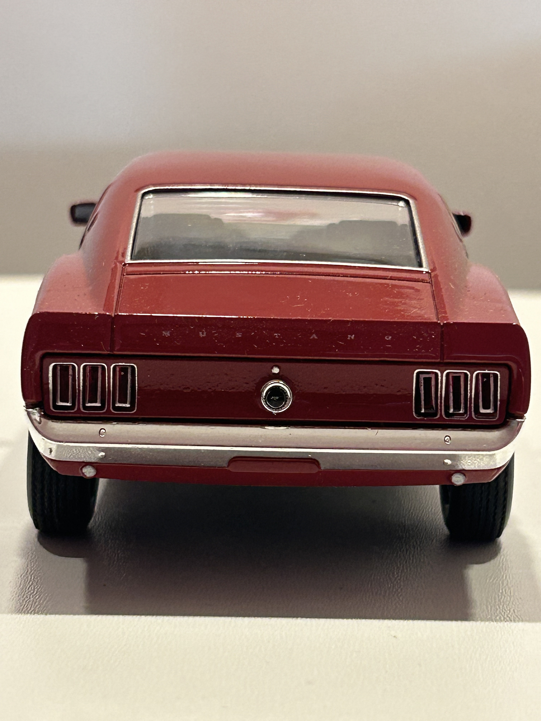Ford Mustang Boss 429 1969 – Modelo a Escala 1:24 Welly Diecast Coleccionable 8