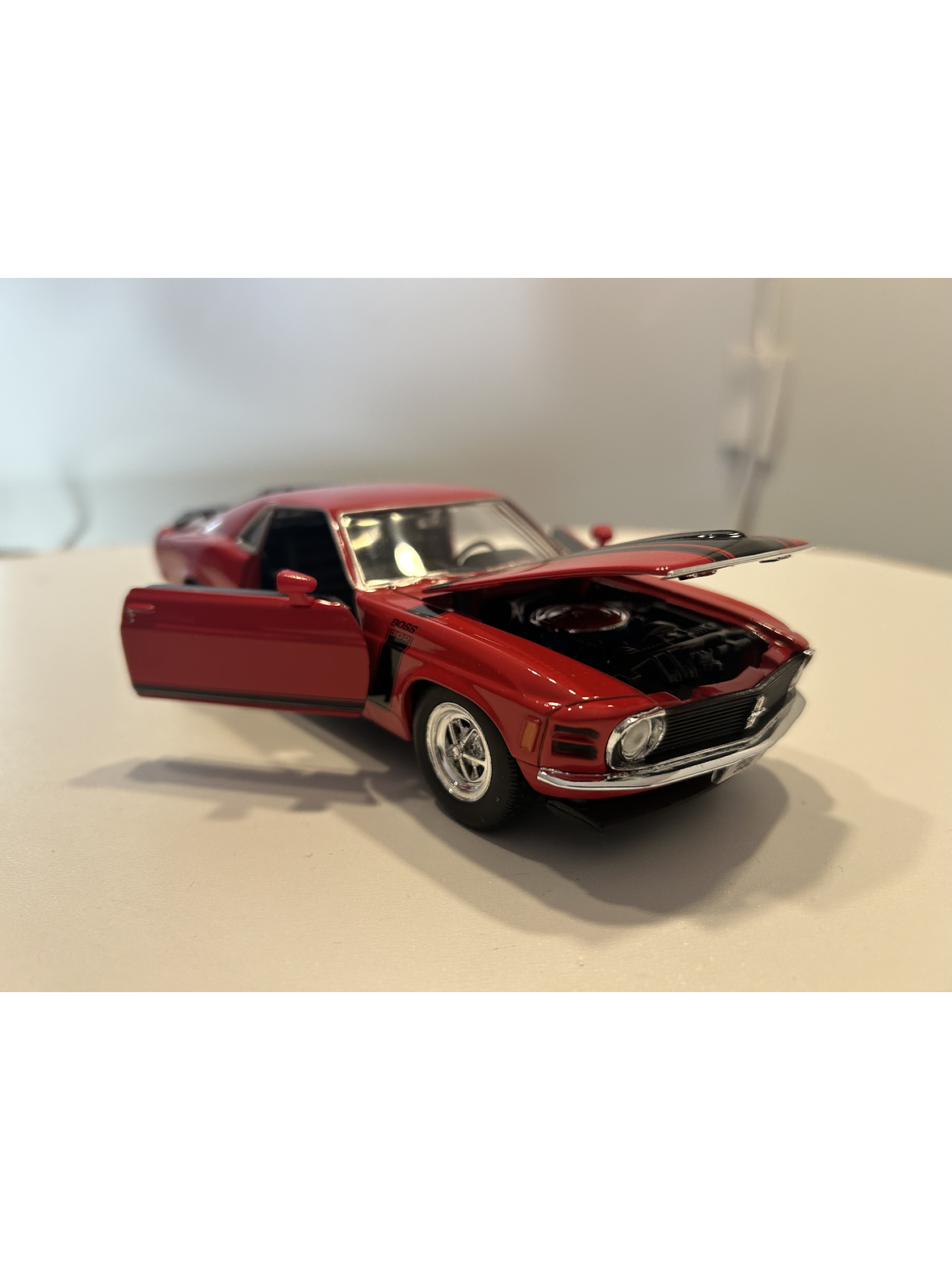 Ford Mustang Boss 302 1970 – Modelo a Escala 1:24 Welly Diecast Coleccionable 4