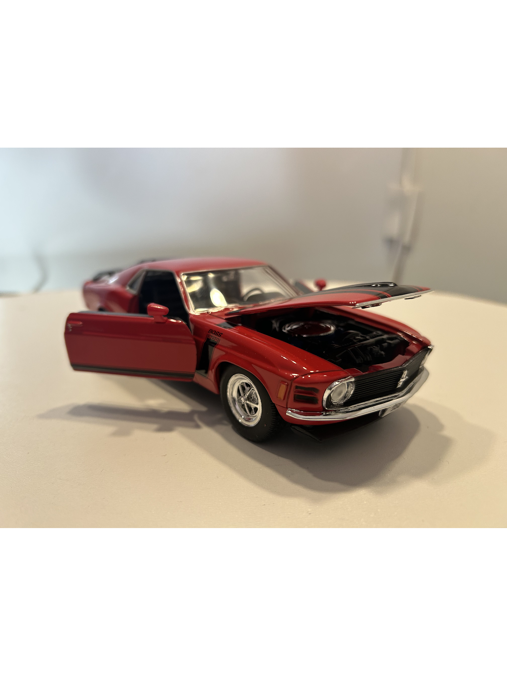 Ford Mustang Boss 302 1970 – Modelo a Escala 1:24 Welly Diecast Coleccionable 4