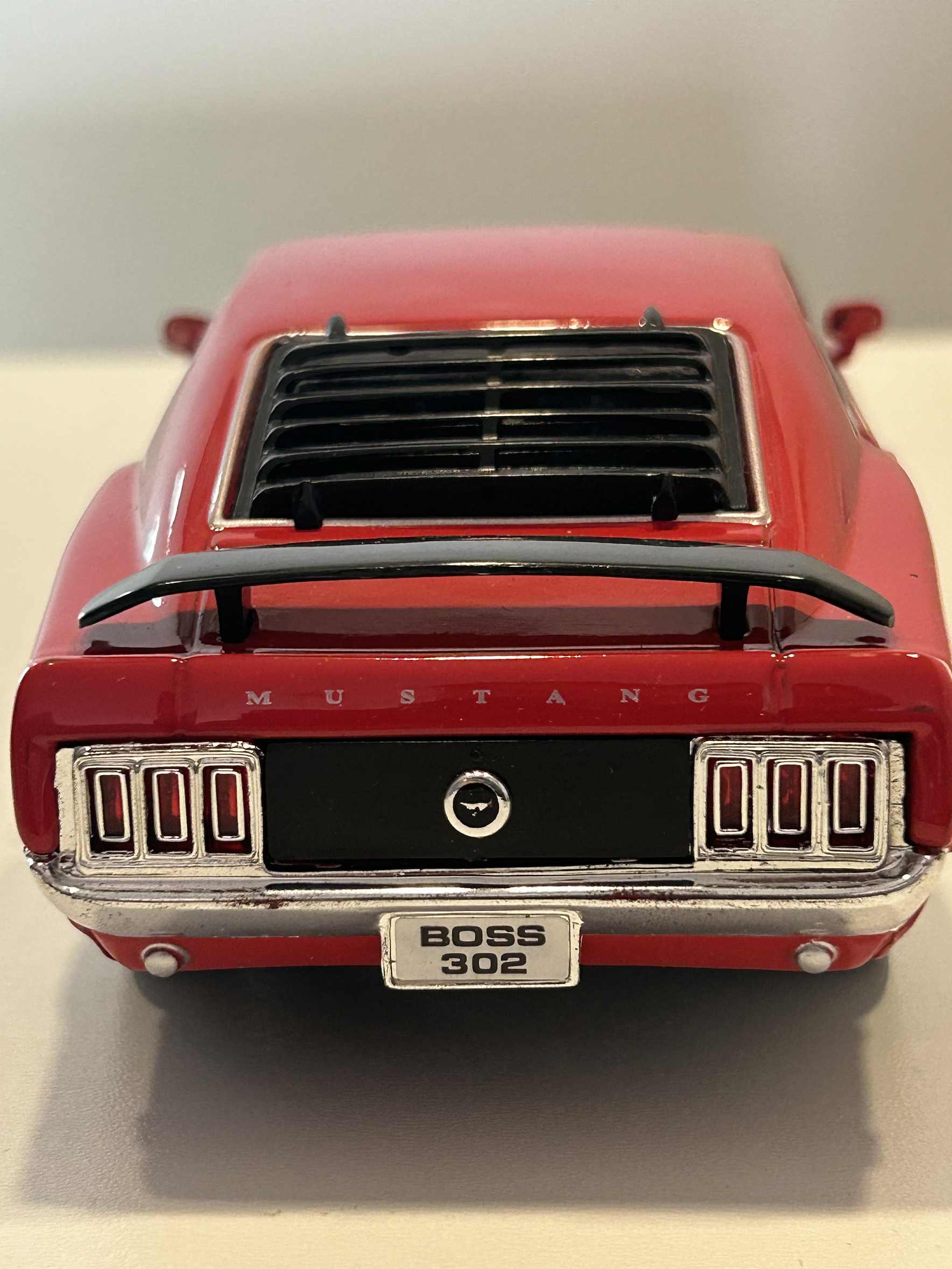 Ford Mustang Boss 302 1970 – Modelo a Escala 1:24 Welly Diecast Coleccionable 8