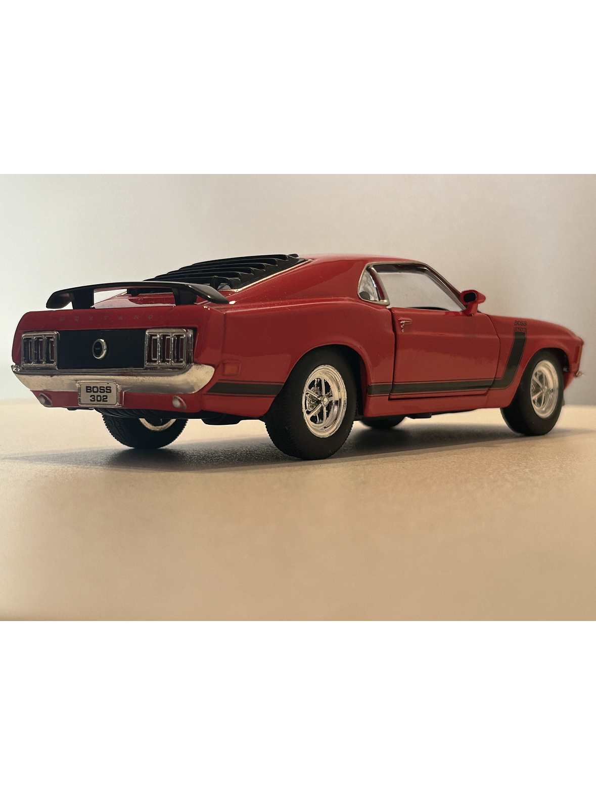 Ford Mustang Boss 302 1970 – Modelo a Escala 1:24 Welly Diecast Coleccionable 9