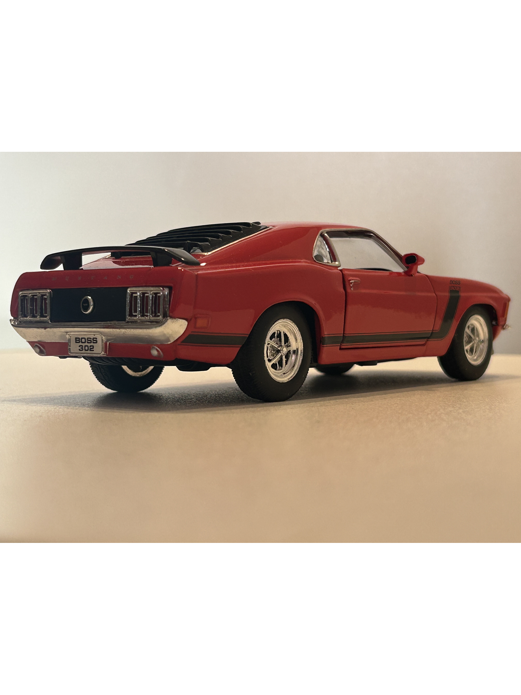 Ford Mustang Boss 302 1970 – Modelo a Escala 1:24 Welly Diecast Coleccionable 9