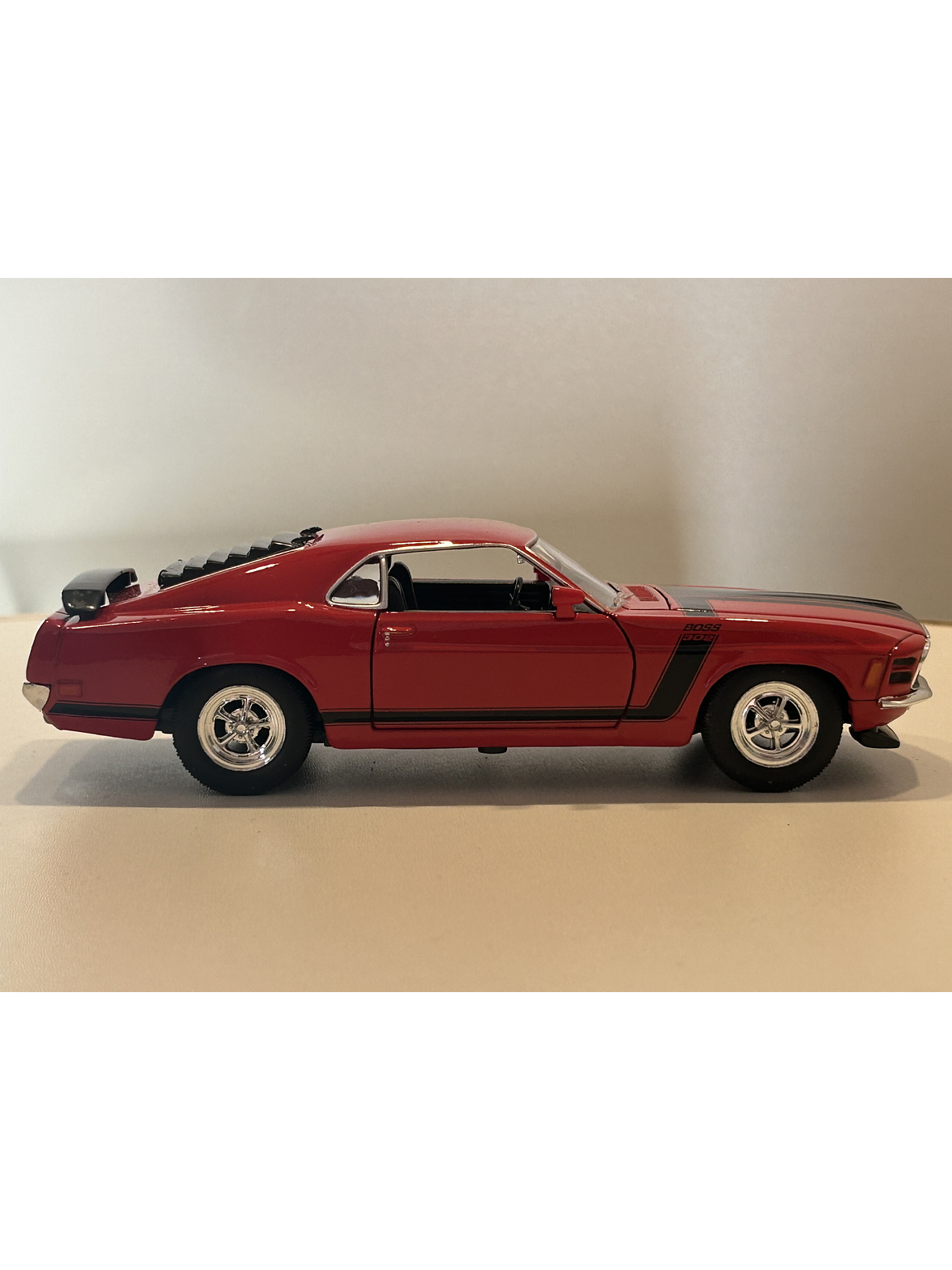 Ford Mustang Boss 302 1970 – Modelo a Escala 1:24 Welly Diecast Coleccionable 10
