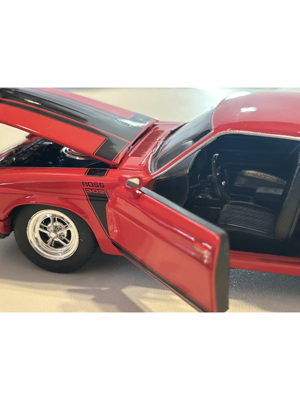 Ford Mustang Boss 302 1970 – Modelo a Escala 1:24 Welly Diecast Coleccionable 5