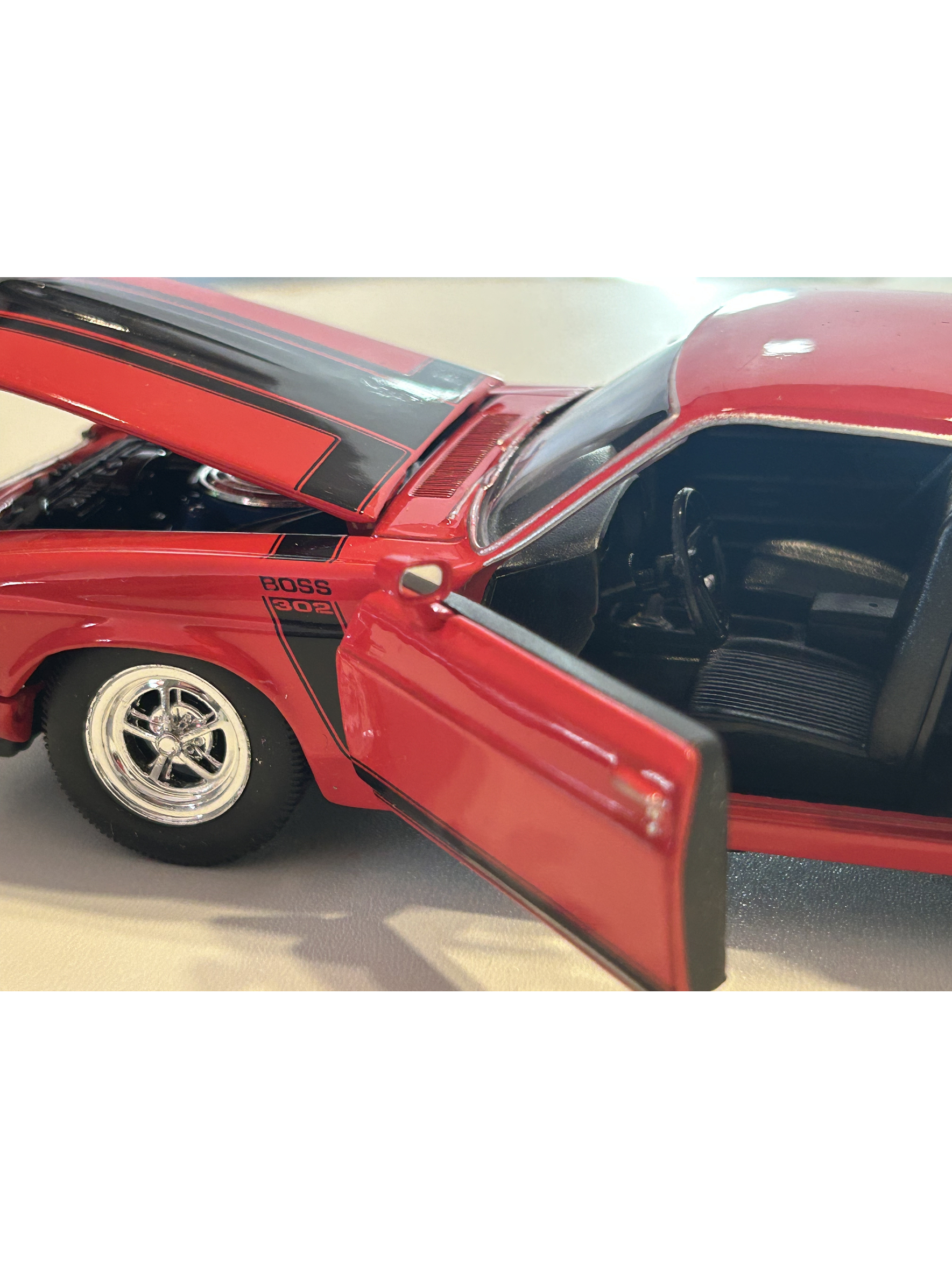 Ford Mustang Boss 302 1970 – Modelo a Escala 1:24 Welly Diecast Coleccionable 5