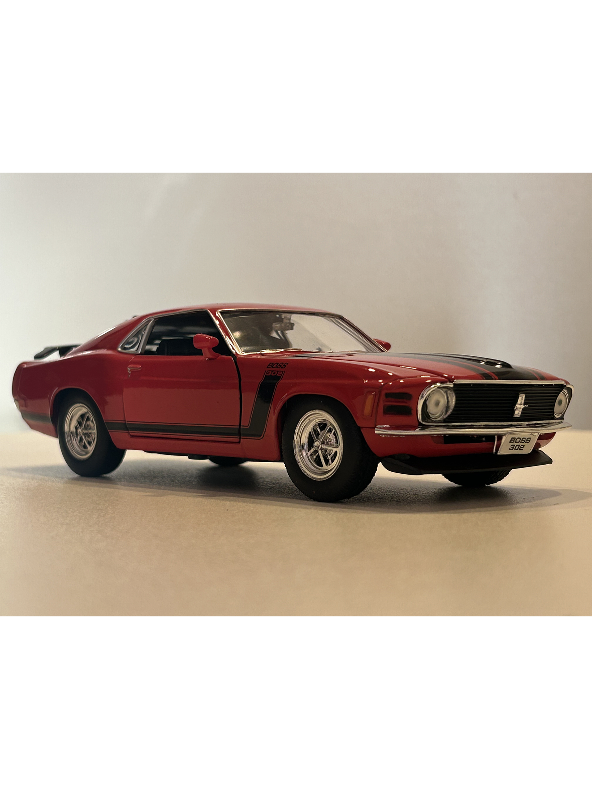 Ford Mustang Boss 302 1970 – Modelo a Escala 1:24 Welly Diecast Coleccionable 3