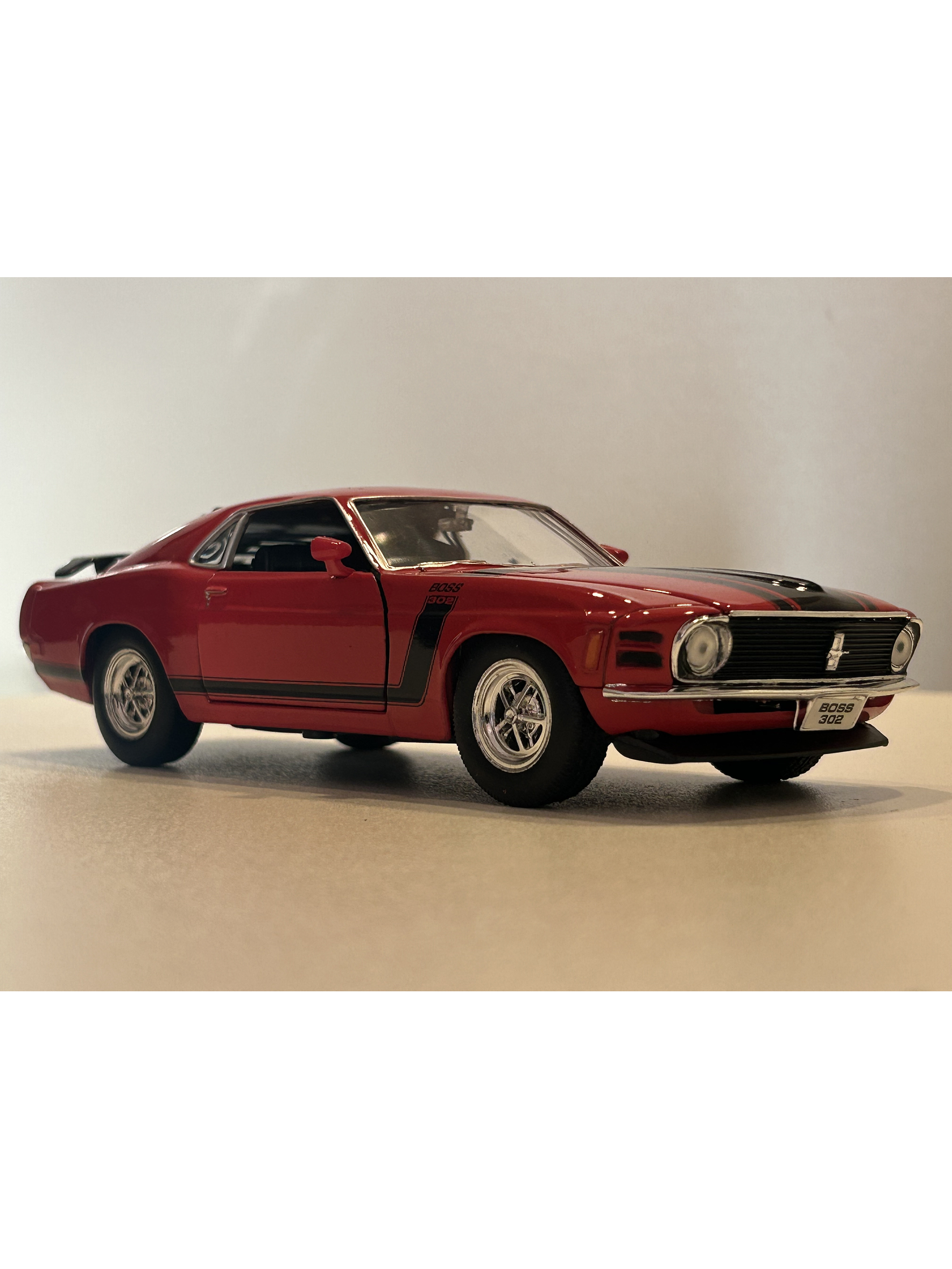 Ford Mustang Boss 302 1970 – Modelo a Escala 1:24 Welly Diecast Coleccionable 3