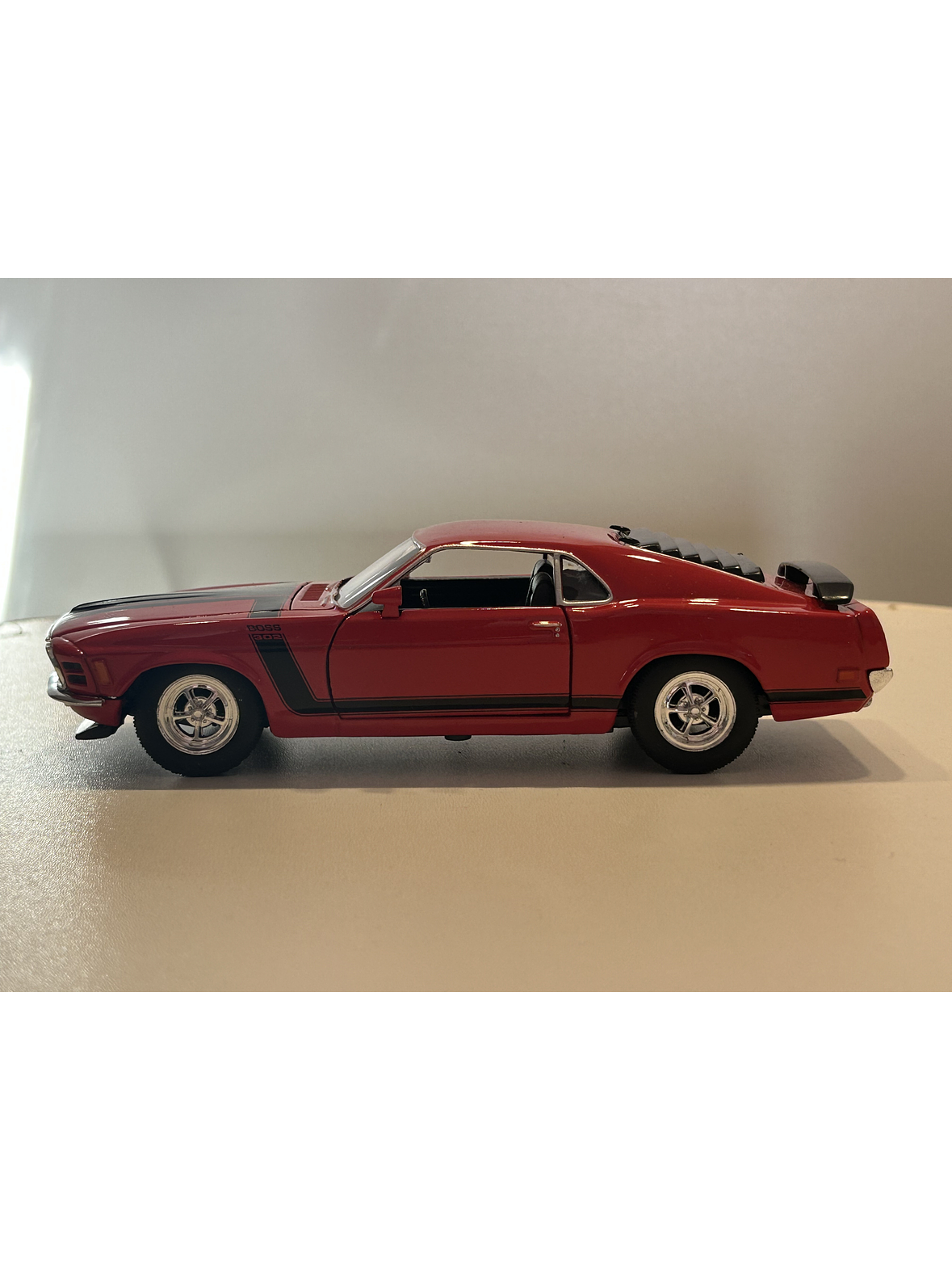 Ford Mustang Boss 302 1970 – Modelo a Escala 1:24 Welly Diecast Coleccionable 6