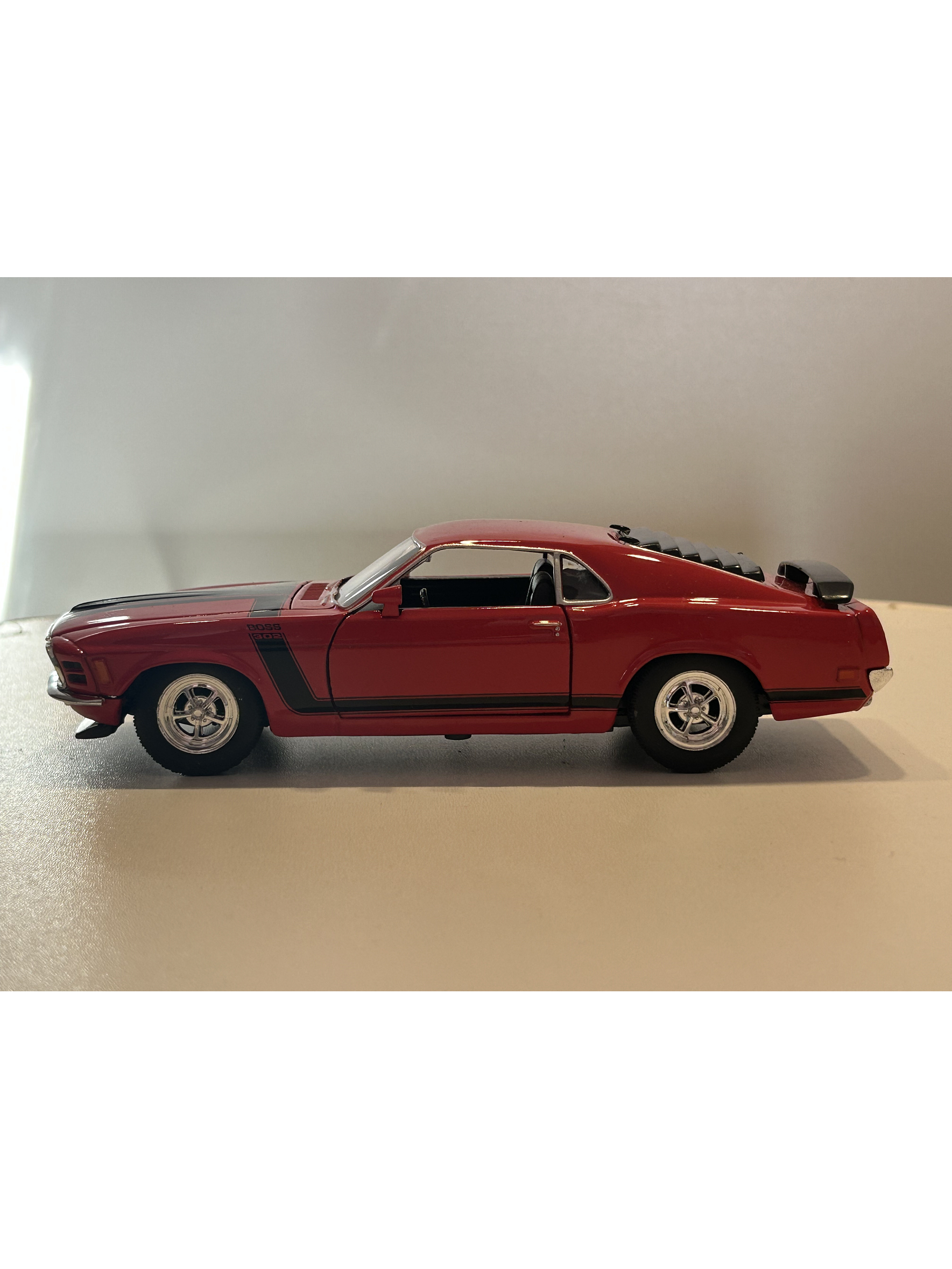 Ford Mustang Boss 302 1970 – Modelo a Escala 1:24 Welly Diecast Coleccionable 6