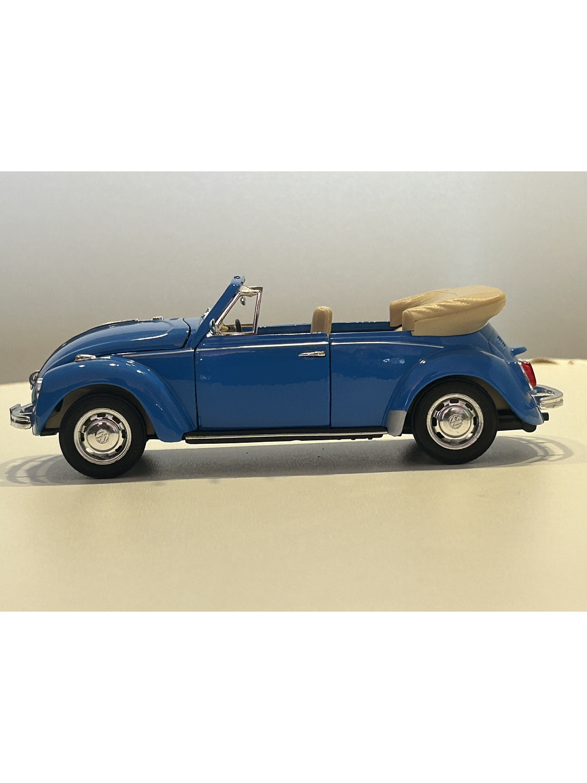 Volkswagen Beetle Cabriolet – Modelo a Escala 1:24 Welly Diecast Coleccionable 9