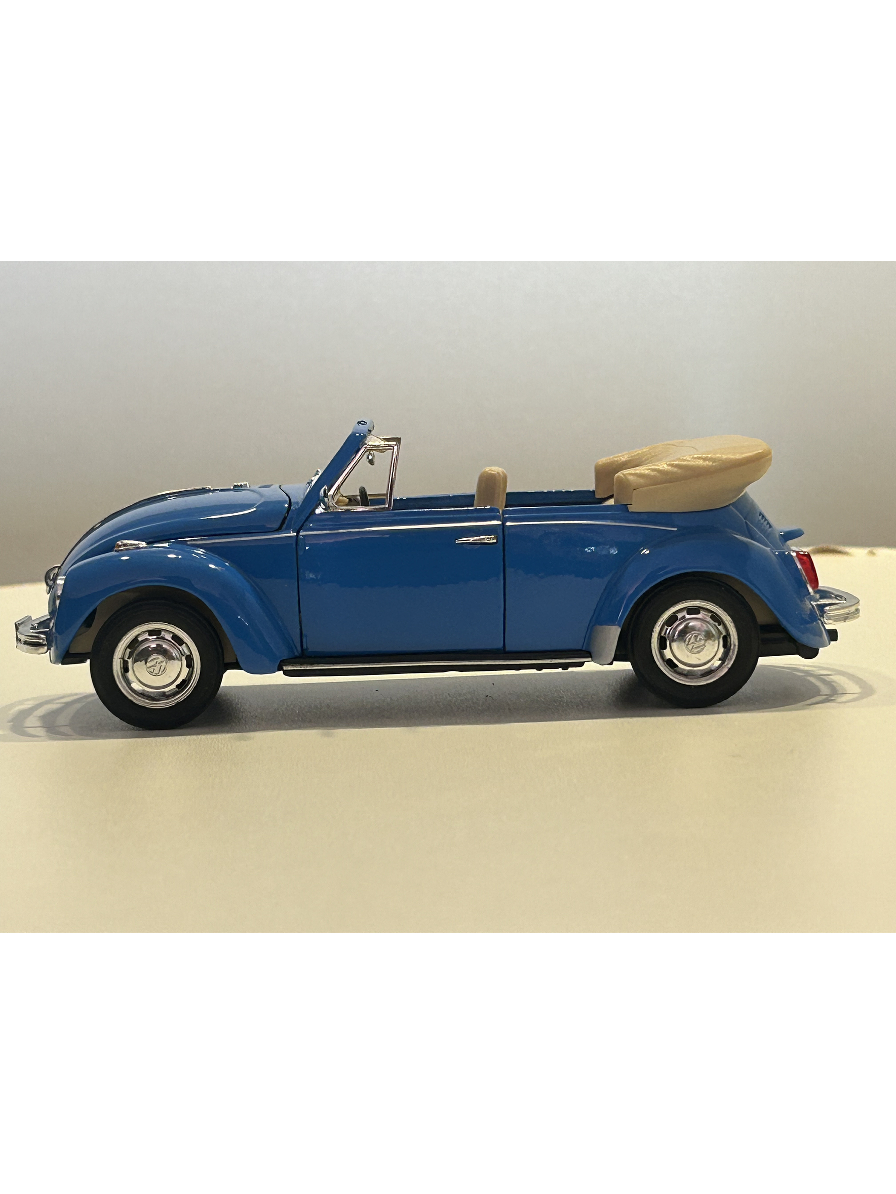 Volkswagen Beetle Cabriolet – Modelo a Escala 1:24 Welly Diecast Coleccionable 9