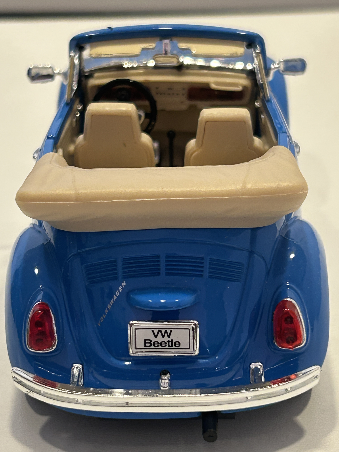 Volkswagen Beetle Cabriolet – Modelo a Escala 1:24 Welly Diecast Coleccionable 7