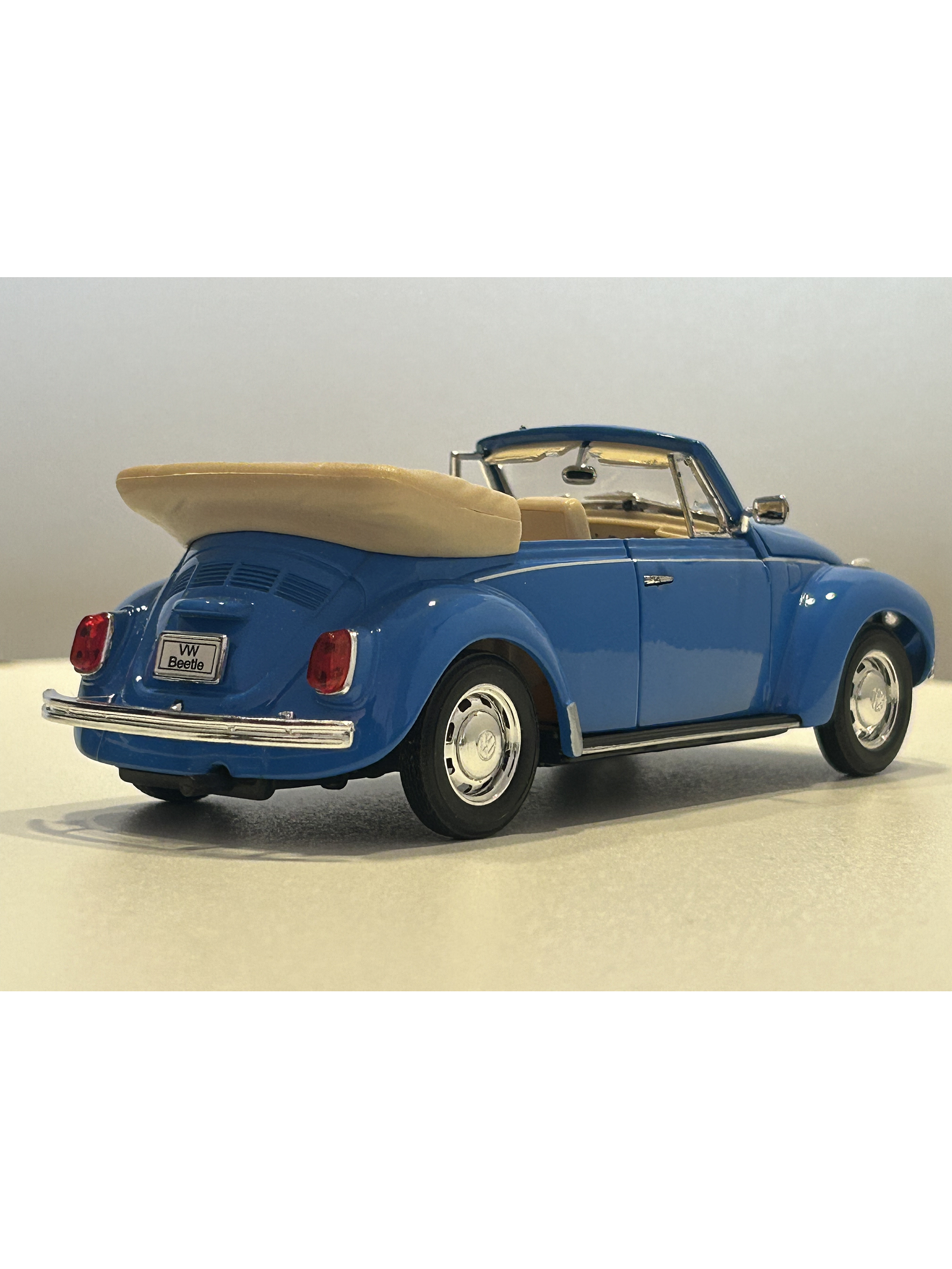 Volkswagen Beetle Cabriolet – Modelo a Escala 1:24 Welly Diecast Coleccionable 6