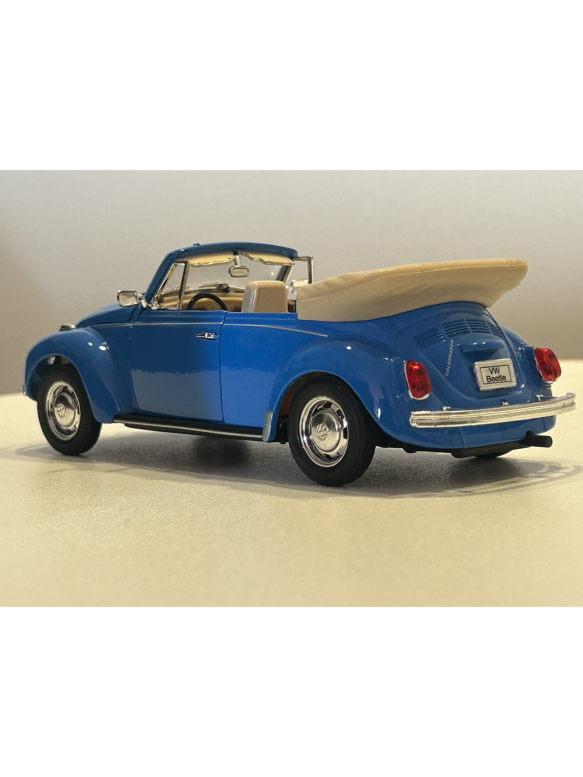 Volkswagen Beetle Cabriolet – Modelo a Escala 1:24 Welly Diecast Coleccionable 8